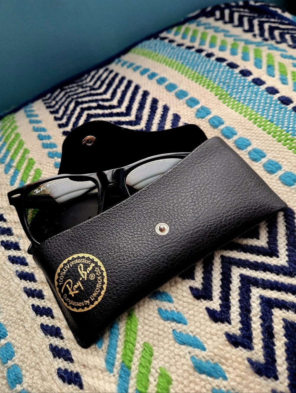 Ray-Ban Classic Wayfarer Polarized Black Sunglasses with Leather Case